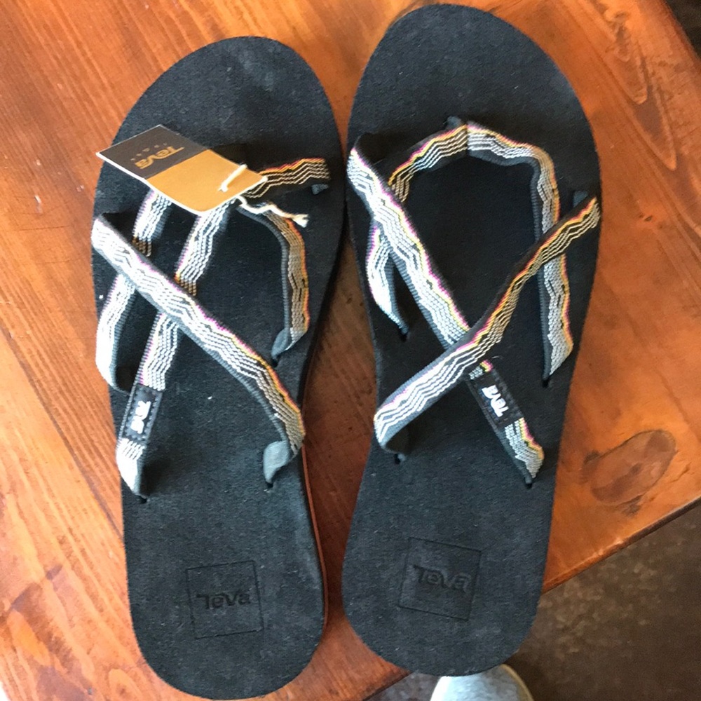 Olowahu Teva sandals flip flop style size 8 new with tag